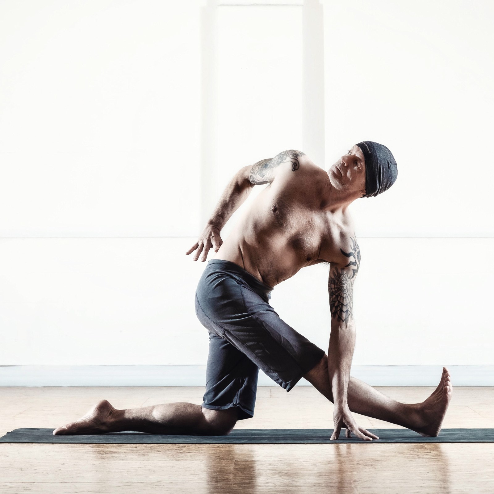 Andy parivrttaTrikonasana in parighasana